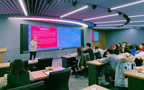 北京郵電大學(xué)經(jīng)濟管理學(xué)院一行赴軟通動力參觀交流